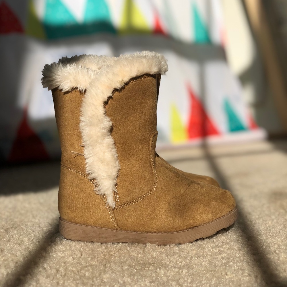 Fur lined boots 🎉 EUC